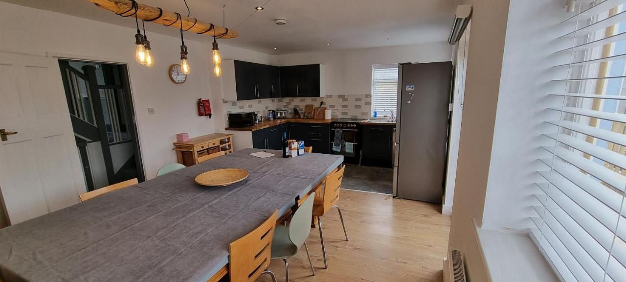 Hidden Gem Near The Beach With Pool Table New Quay Exterior foto